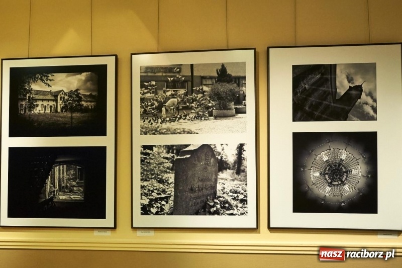 Zdjęcie w galerii na portalu naszraciborz.pl: Wernisaż wystawy Racibórz Okiem Przybysza w RCK wiadomości z regionu