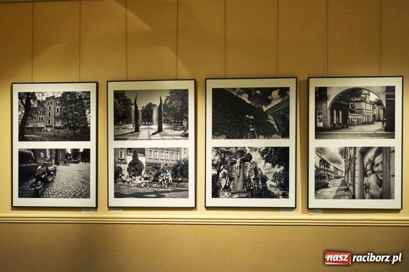 Zdjęcie w galerii na portalu naszraciborz.pl: Wernisaż wystawy Racibórz Okiem Przybysza w RCK wiadomości z regionu