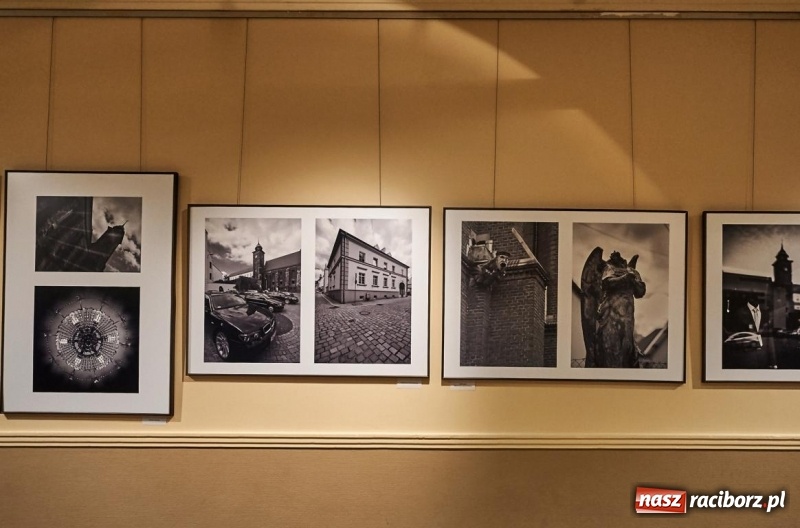 Zdjęcie w galerii na portalu naszraciborz.pl: Wernisaż wystawy Racibórz Okiem Przybysza w RCK wiadomości z regionu