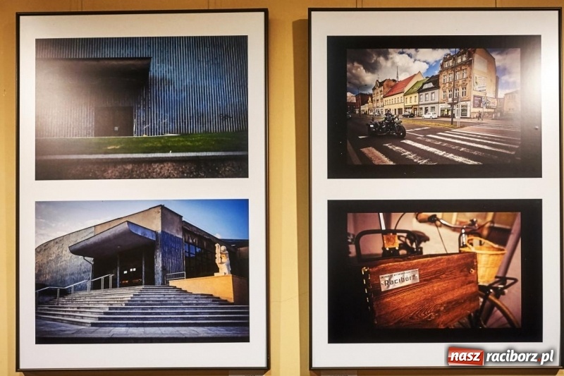Zdjęcie w galerii na portalu naszraciborz.pl: Wernisaż wystawy Racibórz Okiem Przybysza w RCK wiadomości z regionu