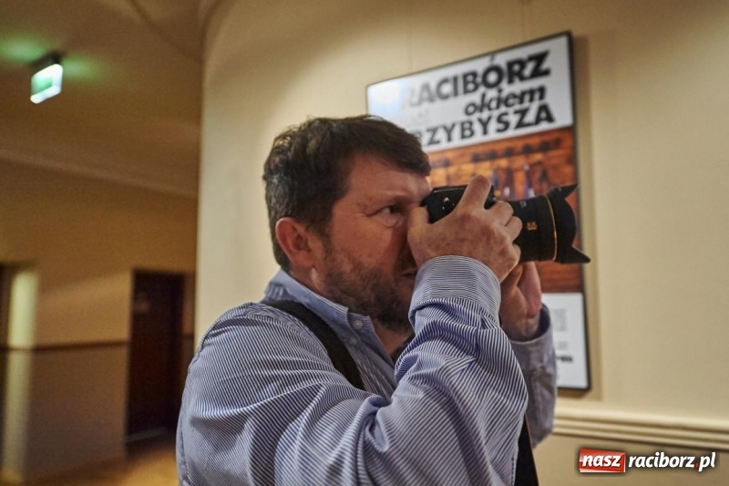 Zdjęcie w galerii na portalu naszraciborz.pl: Wernisaż wystawy Racibórz Okiem Przybysza w RCK wiadomości z regionu