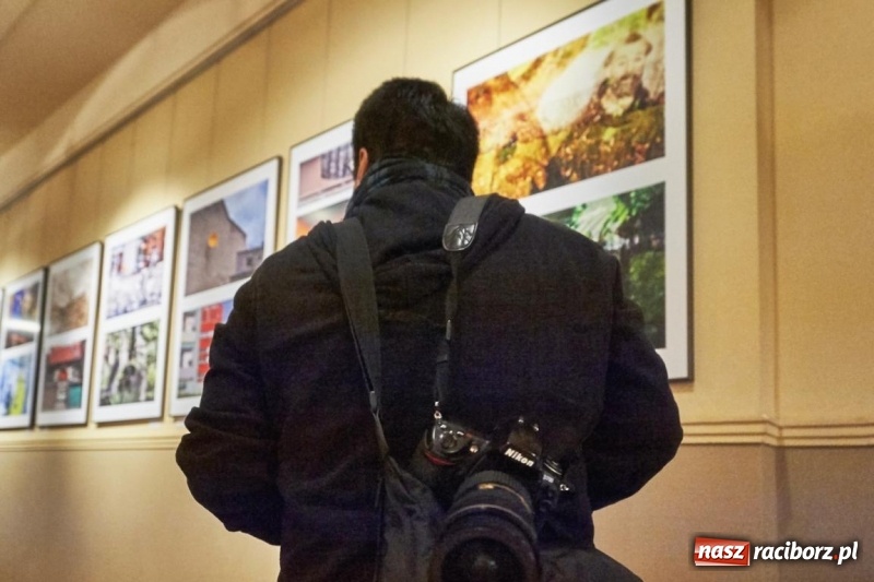 Zdjęcie w galerii na portalu naszraciborz.pl: Wernisaż wystawy Racibórz Okiem Przybysza w RCK wiadomości z regionu