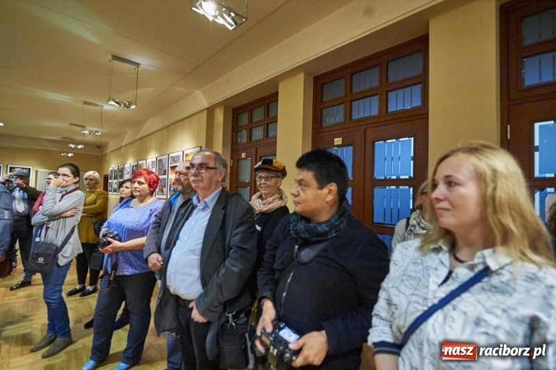 Zdjęcie w galerii na portalu naszraciborz.pl: Wernisaż wystawy Racibórz Okiem Przybysza w RCK wiadomości z regionu