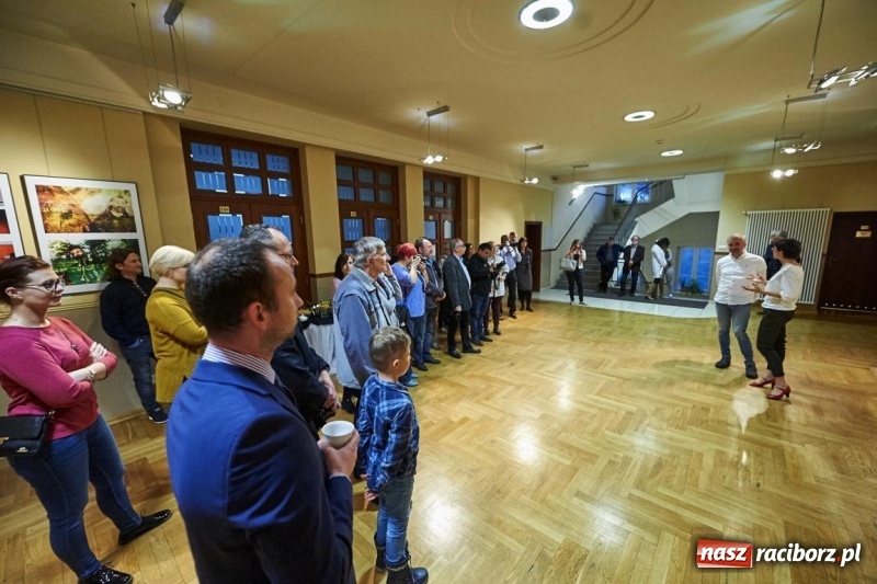 Zdjęcie w galerii na portalu naszraciborz.pl: Wernisaż wystawy Racibórz Okiem Przybysza w RCK wiadomości z regionu