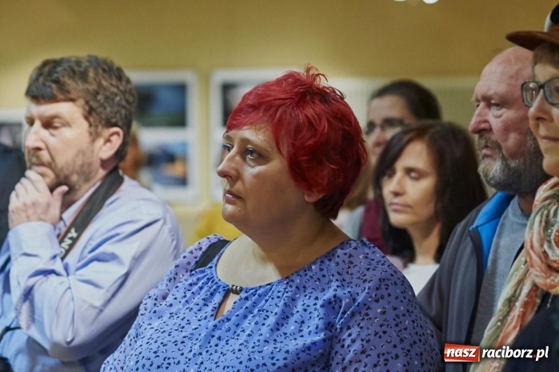 Zdjęcie w galerii na portalu naszraciborz.pl: Wernisaż wystawy Racibórz Okiem Przybysza w RCK wiadomości z regionu