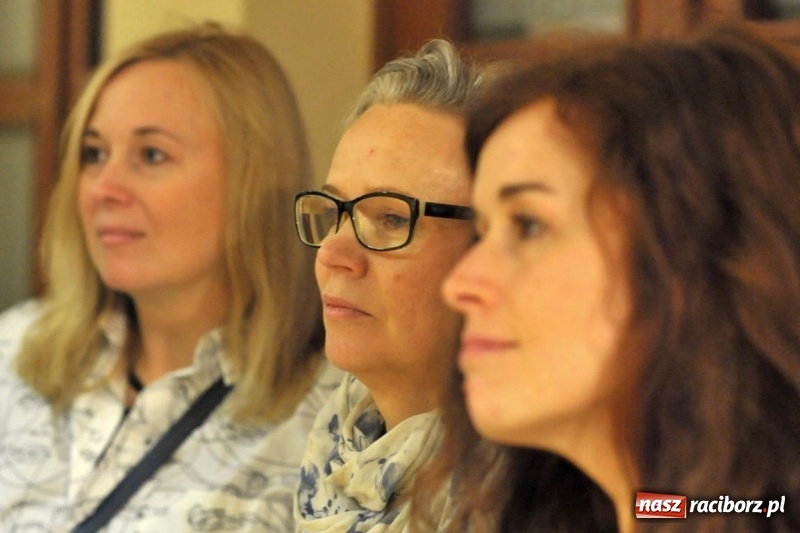 Zdjęcie w galerii na portalu naszraciborz.pl: Wernisaż wystawy Racibórz Okiem Przybysza w RCK wiadomości z regionu