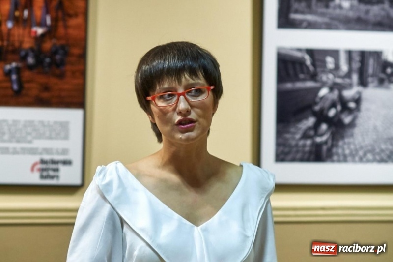 Zdjęcie w galerii na portalu naszraciborz.pl: Wernisaż wystawy Racibórz Okiem Przybysza w RCK wiadomości z regionu