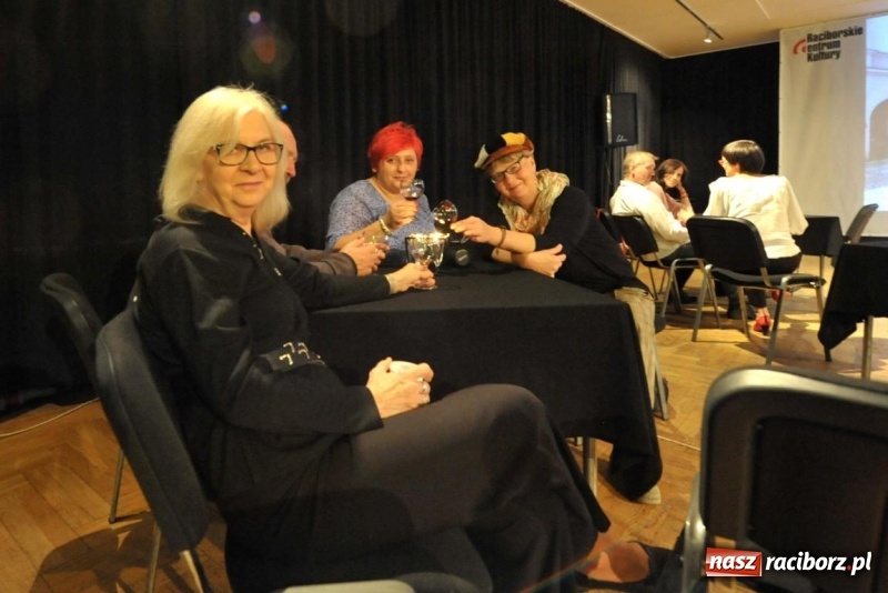 Zdjęcie w galerii na portalu naszraciborz.pl: Wernisaż wystawy Racibórz Okiem Przybysza w RCK wiadomości z regionu