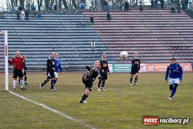 Zdjęcie w galerii na portalu naszraciborz.pl: Medyk Konin na kolanach wiadomości z regionu