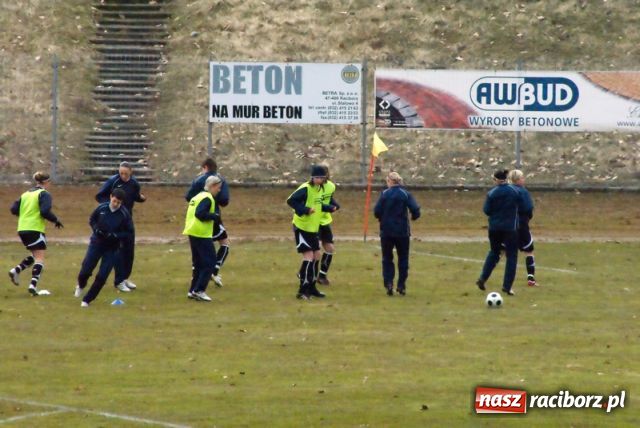 Zdjęcie w galerii na portalu naszraciborz.pl: Medyk Konin na kolanach wiadomości z regionu