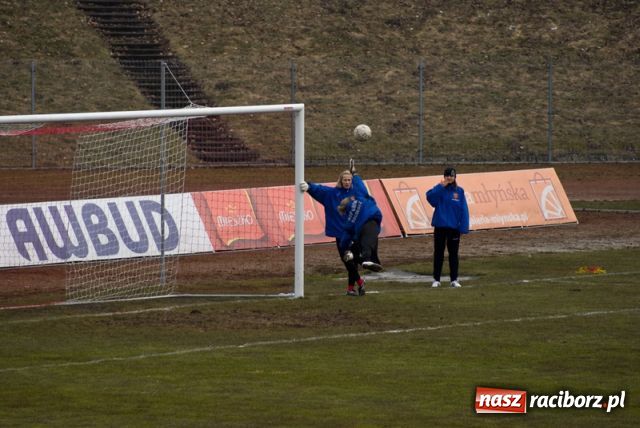 Zdjęcie w galerii na portalu naszraciborz.pl: Medyk Konin na kolanach wiadomości z regionu