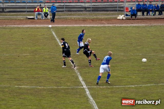 Zdjęcie w galerii na portalu naszraciborz.pl: Medyk Konin na kolanach wiadomości z regionu