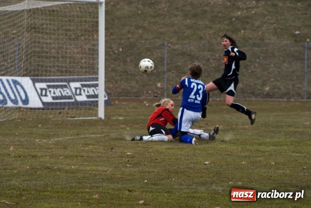 Zdjęcie w galerii na portalu naszraciborz.pl: Medyk Konin na kolanach wiadomości z regionu