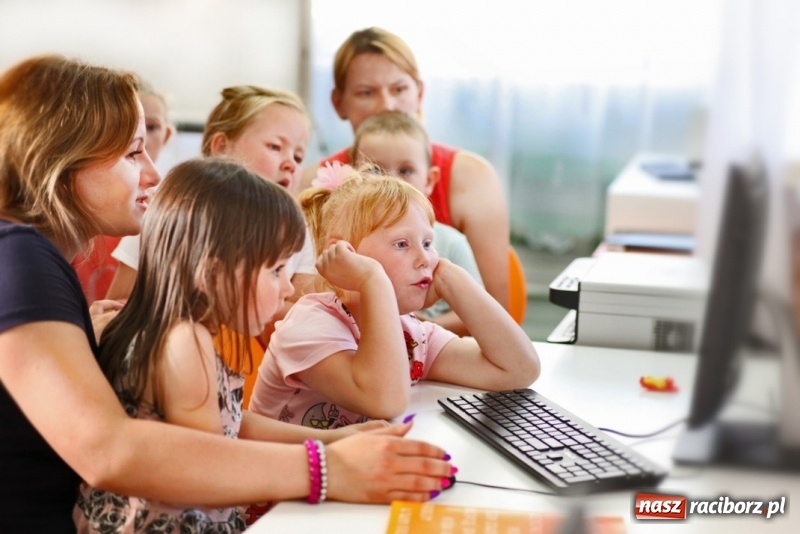 Zdjęcie w galerii na portalu naszraciborz.pl: 4 miejscowości z województwa śląskiego powalczą o multimedialne Pracownie Orange dla swojej okolicy wiadomości z regionu