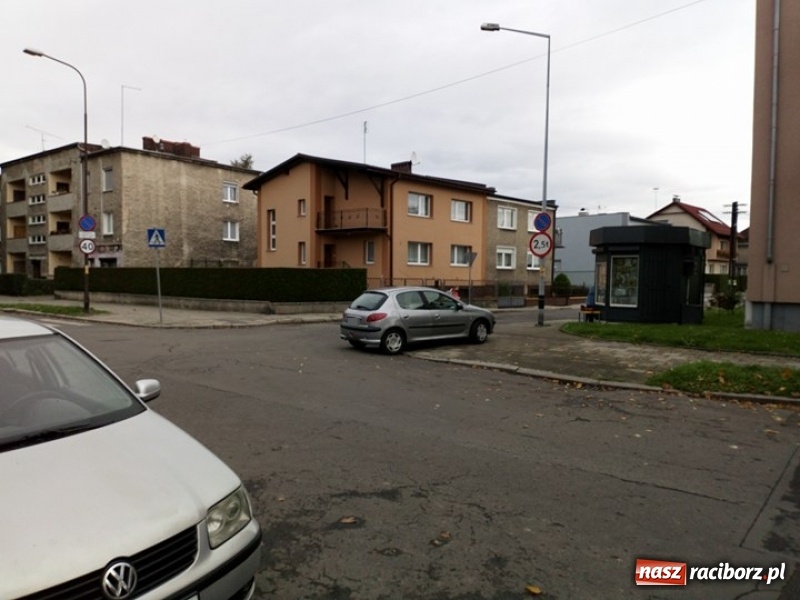 Zdjęcie w galerii na portalu naszraciborz.pl: Mistrzowie parkowania w Raciborzu - galeria zdjęć nadesłanych przez Czytelników wiadomości z regionu