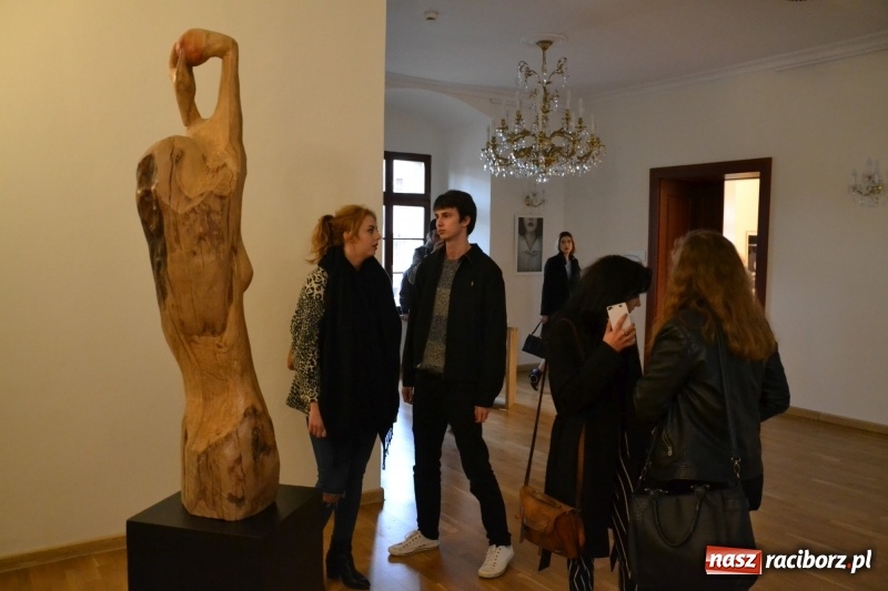 Zdjęcie w galerii na portalu naszraciborz.pl: ŚWIATŁOCZUŁE - wernisaż sióstr Fober na Zamku Piastowskim  wiadomości z regionu