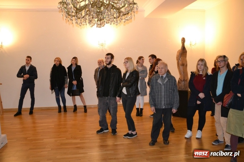 Zdjęcie w galerii na portalu naszraciborz.pl: ŚWIATŁOCZUŁE - wernisaż sióstr Fober na Zamku Piastowskim  wiadomości z regionu