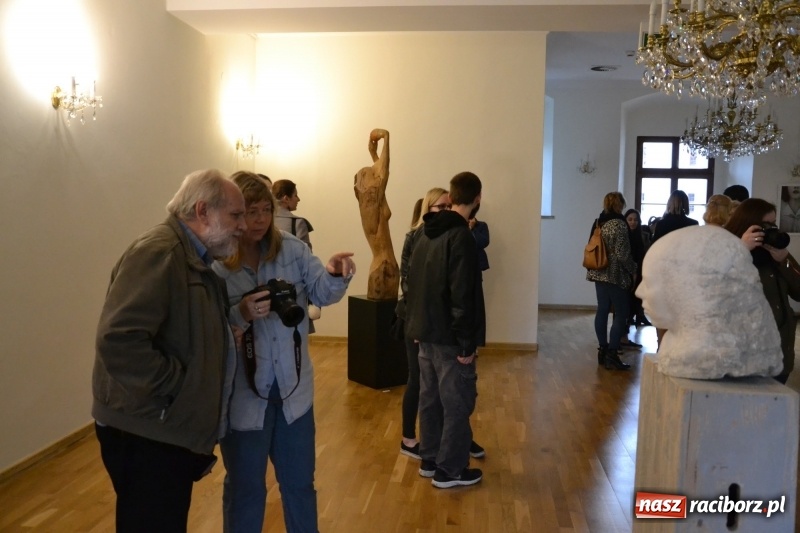 Zdjęcie w galerii na portalu naszraciborz.pl: ŚWIATŁOCZUŁE - wernisaż sióstr Fober na Zamku Piastowskim  wiadomości z regionu