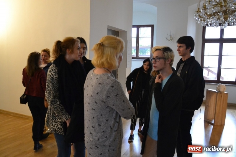 Zdjęcie w galerii na portalu naszraciborz.pl: ŚWIATŁOCZUŁE - wernisaż sióstr Fober na Zamku Piastowskim  wiadomości z regionu