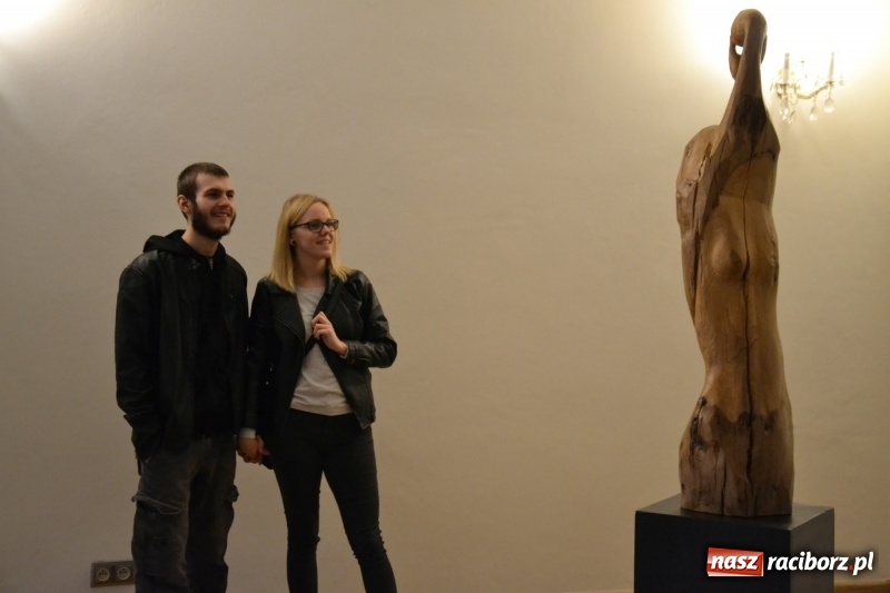 Zdjęcie w galerii na portalu naszraciborz.pl: ŚWIATŁOCZUŁE - wernisaż sióstr Fober na Zamku Piastowskim  wiadomości z regionu