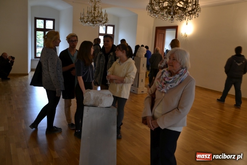 Zdjęcie w galerii na portalu naszraciborz.pl: ŚWIATŁOCZUŁE - wernisaż sióstr Fober na Zamku Piastowskim  wiadomości z regionu