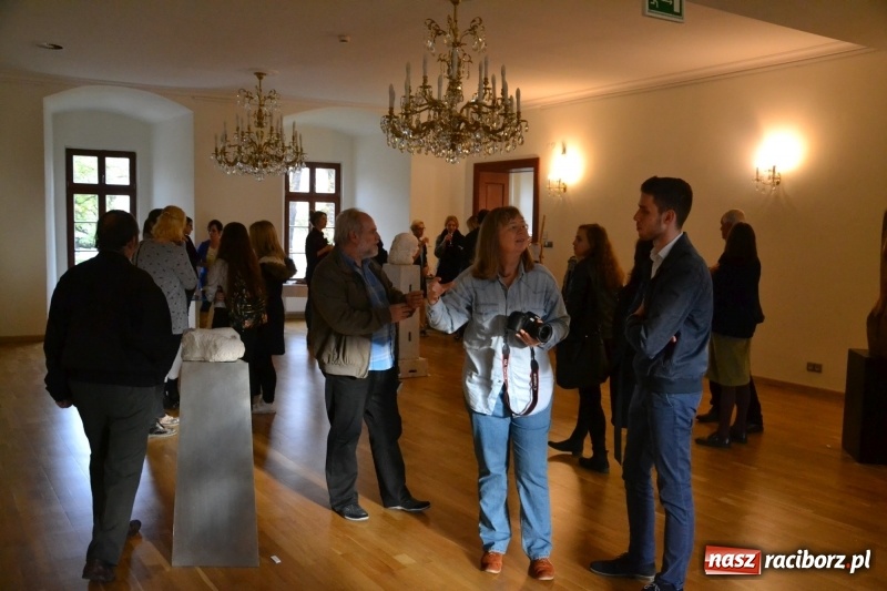 Zdjęcie w galerii na portalu naszraciborz.pl: ŚWIATŁOCZUŁE - wernisaż sióstr Fober na Zamku Piastowskim  wiadomości z regionu