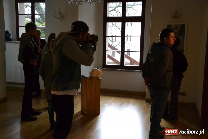 Zdjęcie w galerii na portalu naszraciborz.pl: ŚWIATŁOCZUŁE - wernisaż sióstr Fober na Zamku Piastowskim  wiadomości z regionu