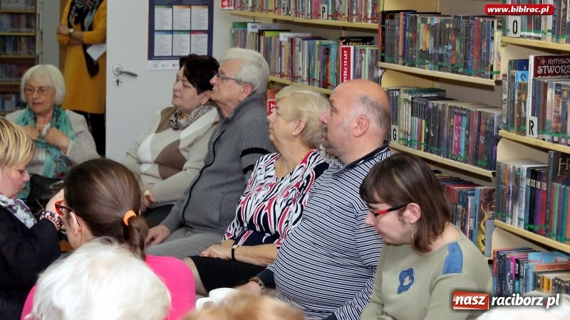 Zdjęcie w galerii na portalu naszraciborz.pl: Wernisaż wystawy Stowarzyszenia PERSONA w raciborskiej bibliotece wiadomości z regionu