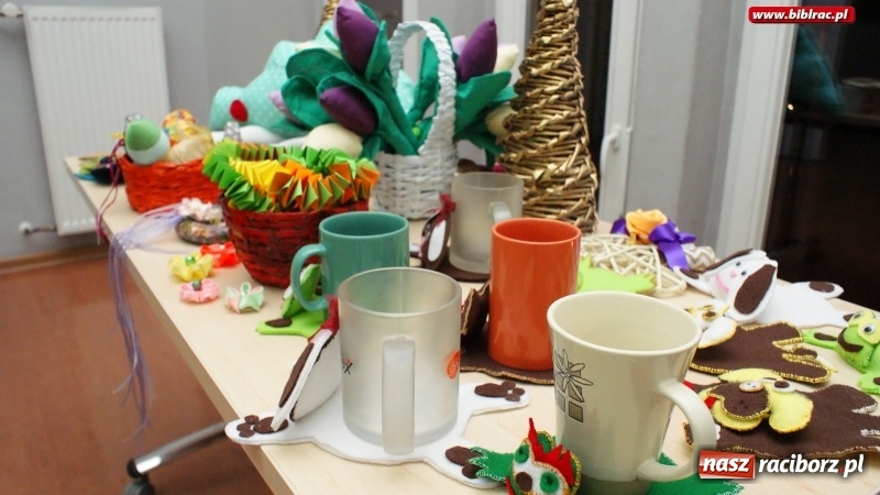 Zdjęcie w galerii na portalu naszraciborz.pl: Wernisaż wystawy Stowarzyszenia PERSONA w raciborskiej bibliotece wiadomości z regionu