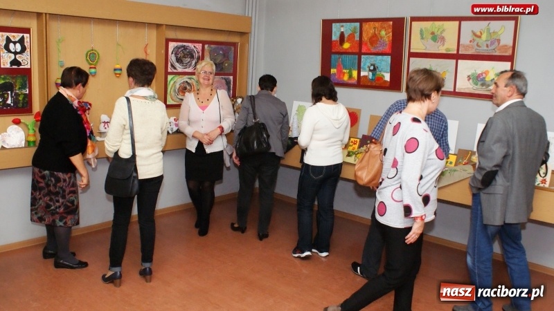 Zdjęcie w galerii na portalu naszraciborz.pl: Wernisaż wystawy Stowarzyszenia PERSONA w raciborskiej bibliotece wiadomości z regionu