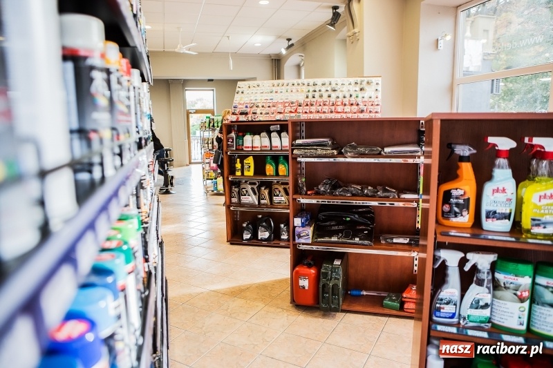 Zdjęcie w galerii na portalu naszraciborz.pl: Sklep motoryzacyjny Auto-Części Bogdan Derkowski zaprasza wszystkich klientów, tych stałych jak i nowych pod nowy adres wiadomości z regionu