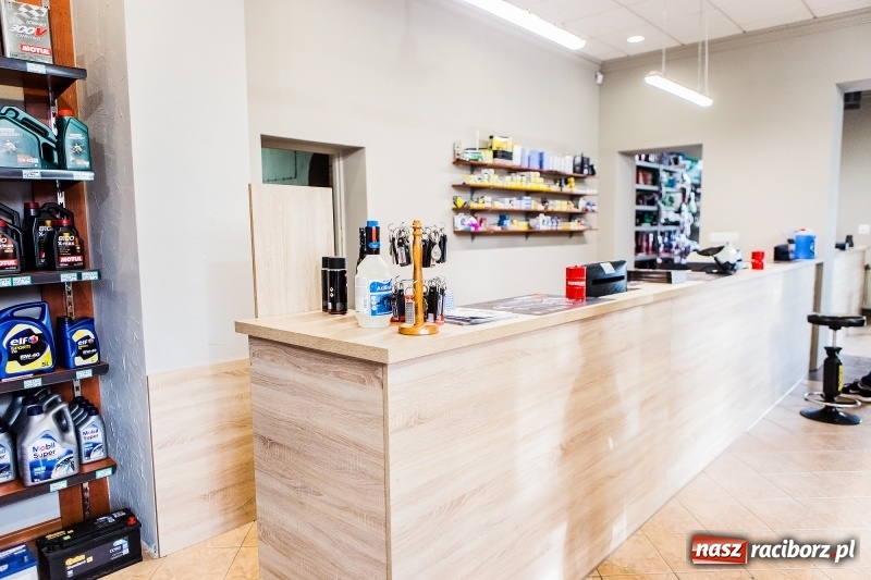 Zdjęcie w galerii na portalu naszraciborz.pl: Sklep motoryzacyjny Auto-Części Bogdan Derkowski zaprasza wszystkich klientów, tych stałych jak i nowych pod nowy adres wiadomości z regionu