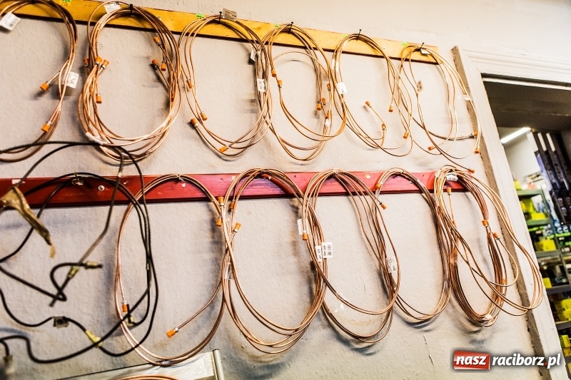 Zdjęcie w galerii na portalu naszraciborz.pl: Sklep motoryzacyjny Auto-Części Bogdan Derkowski zaprasza wszystkich klientów, tych stałych jak i nowych pod nowy adres wiadomości z regionu