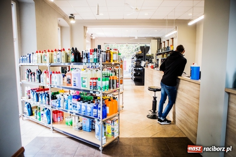 Zdjęcie w galerii na portalu naszraciborz.pl: Sklep motoryzacyjny Auto-Części Bogdan Derkowski zaprasza wszystkich klientów, tych stałych jak i nowych pod nowy adres wiadomości z regionu