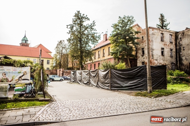 Zdjęcie w galerii na portalu naszraciborz.pl: Sklep motoryzacyjny Auto-Części Bogdan Derkowski zaprasza wszystkich klientów, tych stałych jak i nowych pod nowy adres wiadomości z regionu