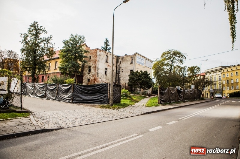 Zdjęcie w galerii na portalu naszraciborz.pl: Sklep motoryzacyjny Auto-Części Bogdan Derkowski zaprasza wszystkich klientów, tych stałych jak i nowych pod nowy adres wiadomości z regionu