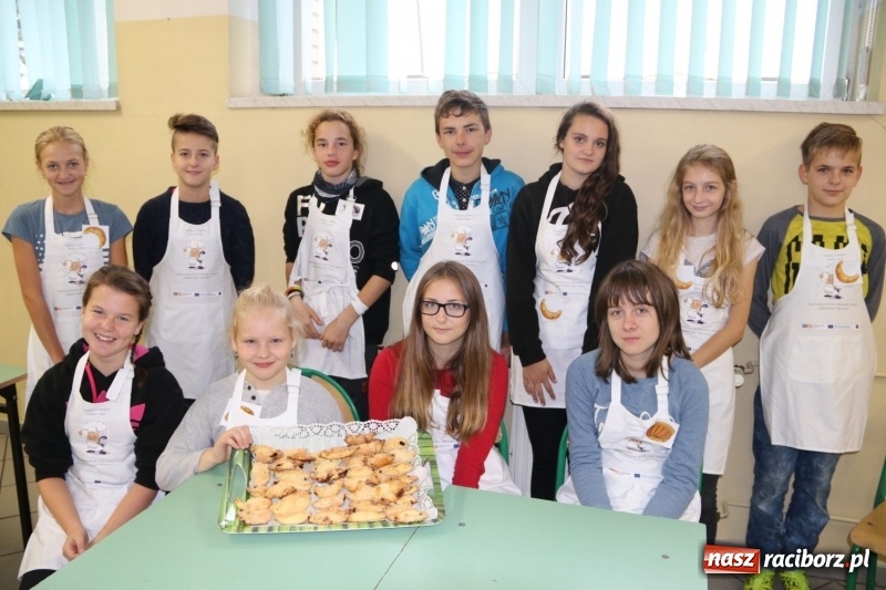 Zdjęcie w galerii na portalu naszraciborz.pl: Uczniowie z Nędzy z kolegami z Czech odkrywają tradycje kulinarne swoich babć wiadomości z regionu