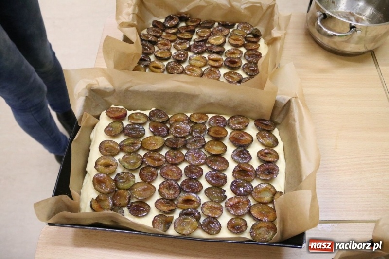 Zdjęcie w galerii na portalu naszraciborz.pl: Uczniowie z Nędzy z kolegami z Czech odkrywają tradycje kulinarne swoich babć wiadomości z regionu