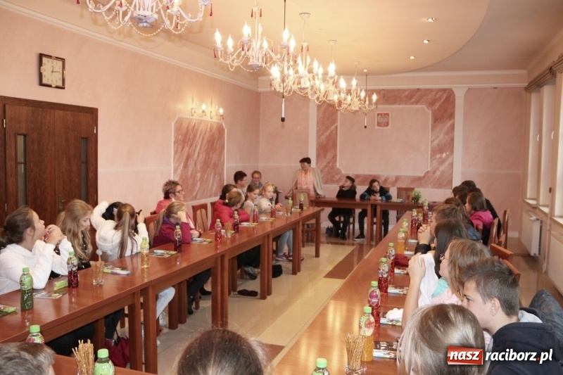 Zdjęcie w galerii na portalu naszraciborz.pl: Uczniowie z Nędzy z kolegami z Czech odkrywają tradycje kulinarne swoich babć wiadomości z regionu