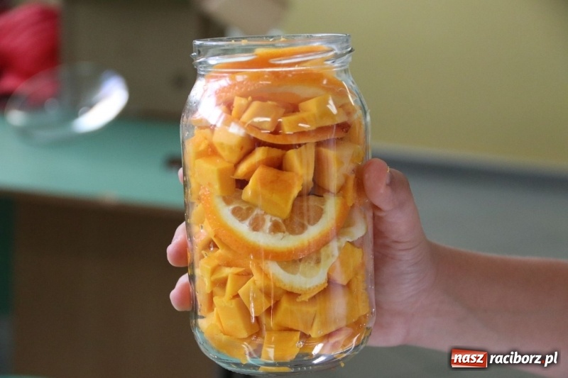 Zdjęcie w galerii na portalu naszraciborz.pl: Uczniowie z Nędzy z kolegami z Czech odkrywają tradycje kulinarne swoich babć wiadomości z regionu