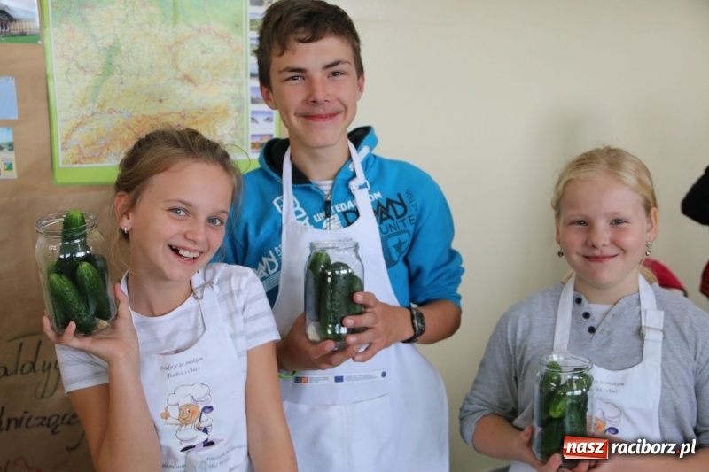 Zdjęcie w galerii na portalu naszraciborz.pl: Uczniowie z Nędzy z kolegami z Czech odkrywają tradycje kulinarne swoich babć wiadomości z regionu