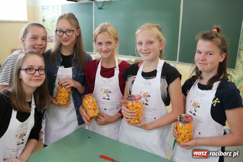 Zdjęcie w galerii na portalu naszraciborz.pl: Uczniowie z Nędzy z kolegami z Czech odkrywają tradycje kulinarne swoich babć wiadomości z regionu