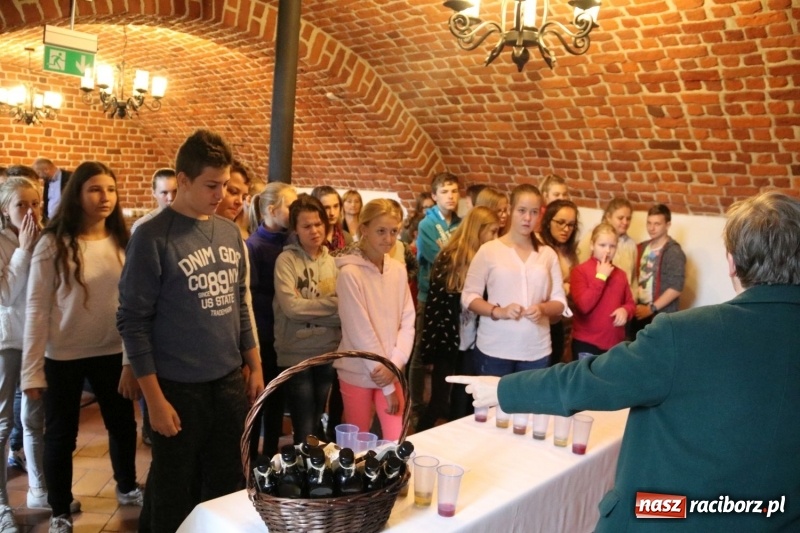 Zdjęcie w galerii na portalu naszraciborz.pl: Uczniowie z Nędzy z kolegami z Czech odkrywają tradycje kulinarne swoich babć wiadomości z regionu