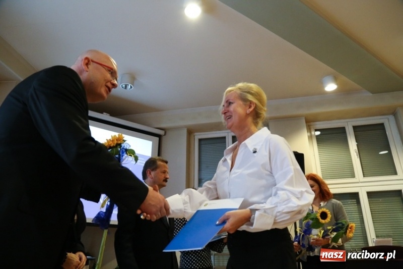 Zdjęcie w galerii na portalu naszraciborz.pl: 36 nauczycieli z nagrodami Marszałka. Wśród nagrodzonych nauczyciele z naszych szkół! wiadomości z regionu