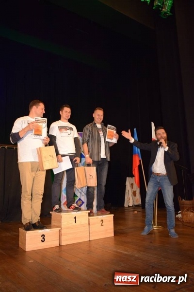 Zdjęcie w galerii na portalu naszraciborz.pl: W Kuźni rozegrano mistrzostwa świata gry w kapsle wiadomości z regionu