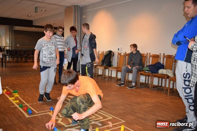Zdjęcie w galerii na portalu naszraciborz.pl: W Kuźni rozegrano mistrzostwa świata gry w kapsle wiadomości z regionu
