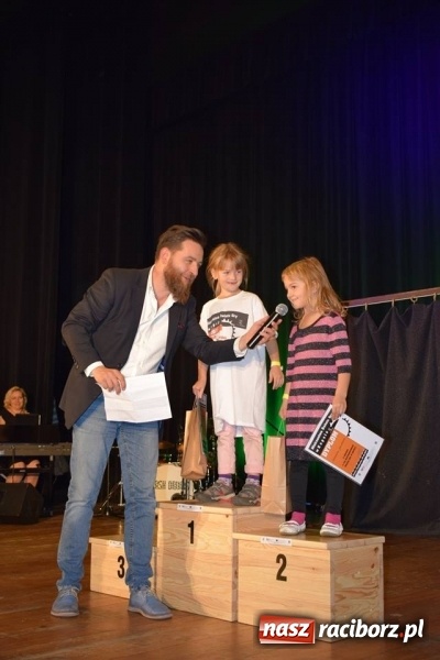 Zdjęcie w galerii na portalu naszraciborz.pl: W Kuźni rozegrano mistrzostwa świata gry w kapsle wiadomości z regionu