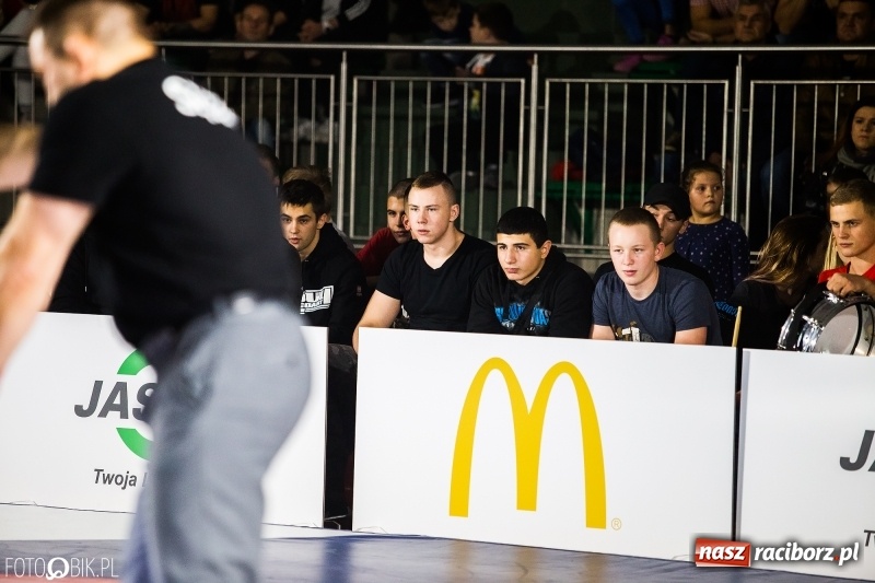 Zdjęcie w galerii na portalu naszraciborz.pl: MKZ Unia Racibórz pokonała Budowlanych Łódź. Świetny rzut Mateusza Zybały wiadomości z regionu