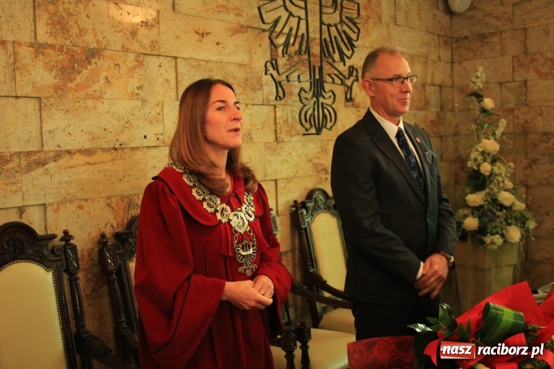 Zdjęcie w galerii na portalu naszraciborz.pl: Małżeńskie Virtuti Militari wręczone. Pary świętowały złote gody w USC wiadomości z regionu