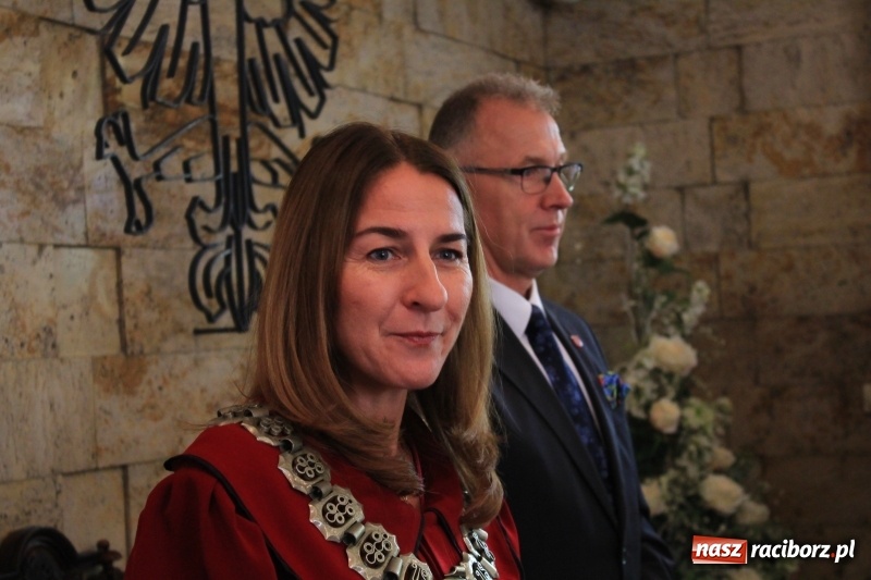 Zdjęcie w galerii na portalu naszraciborz.pl: Małżeńskie Virtuti Militari wręczone. Pary świętowały złote gody w USC wiadomości z regionu